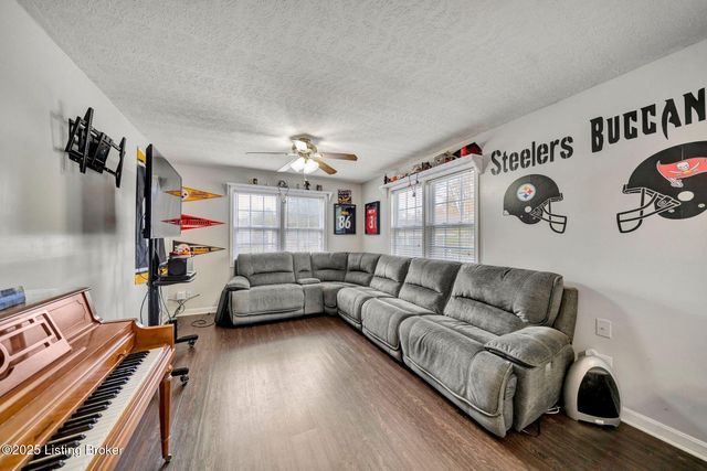 10514 Grecian Rd, Louisville, KY 40272