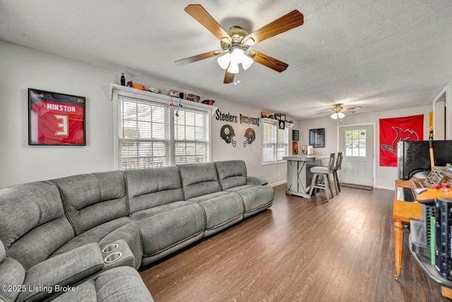 10514 Grecian Rd, Louisville, KY 40272