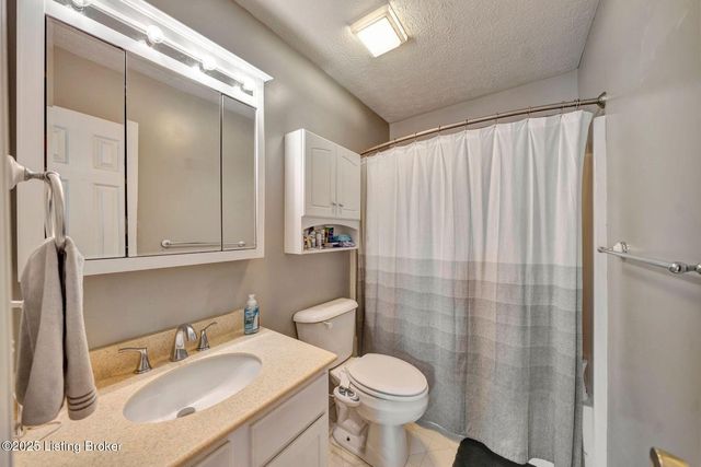 10514 Grecian Rd, Louisville, KY 40272