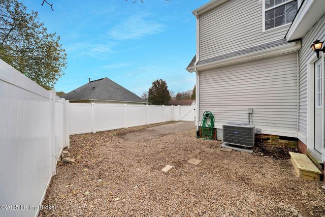 10514 Grecian Rd, Louisville, KY 40272