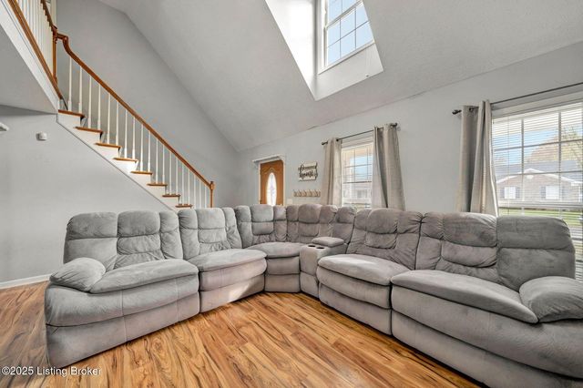 10514 Grecian Rd, Louisville, KY 40272