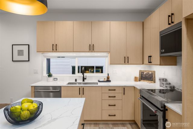 823 B 17th Avenue, Seattle, WA 98144