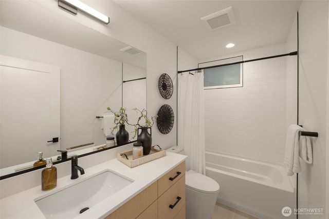 823 B 17th Avenue, Seattle, WA 98144