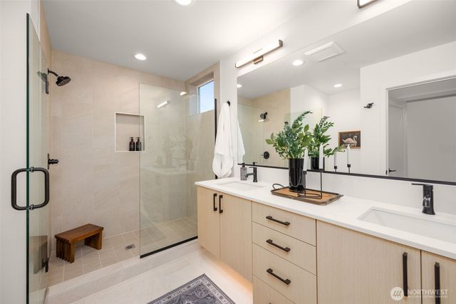823 B 17th Avenue, Seattle, WA 98144