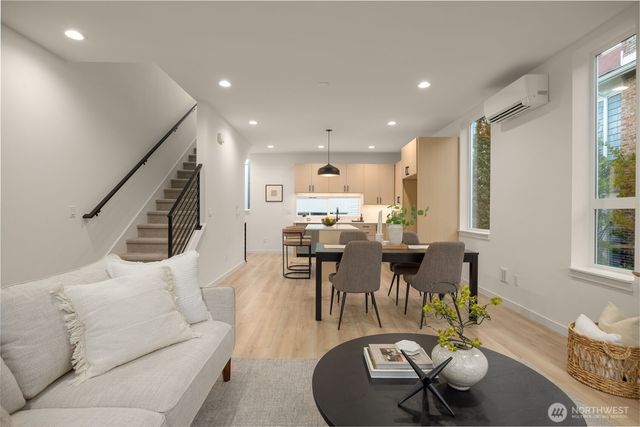 823 B 17th Avenue, Seattle, WA 98144