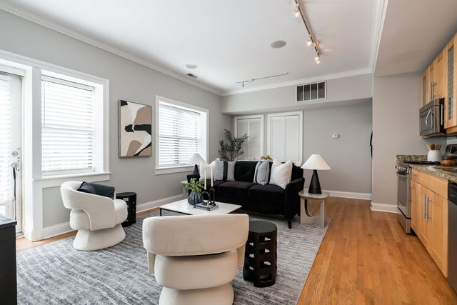 1856 N Sawyer Avenue 303, Chicago, IL 60647