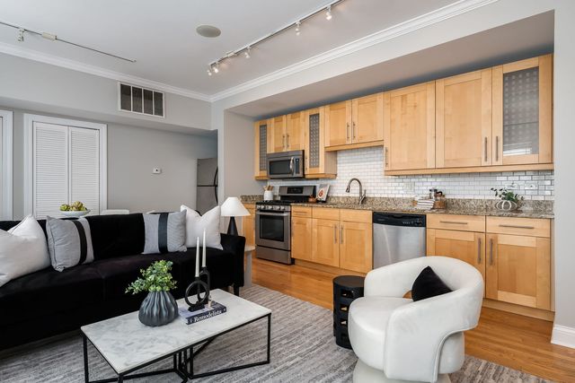 1856 N Sawyer Avenue 303, Chicago, IL 60647