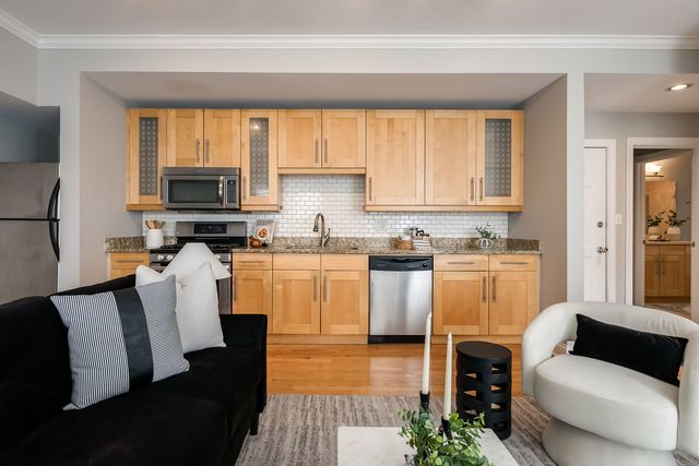 1856 N Sawyer Avenue 303, Chicago, IL 60647