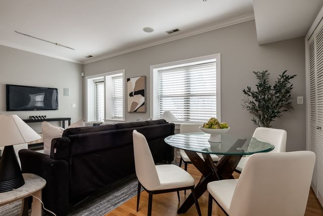 1856 N Sawyer Avenue 303, Chicago, IL 60647