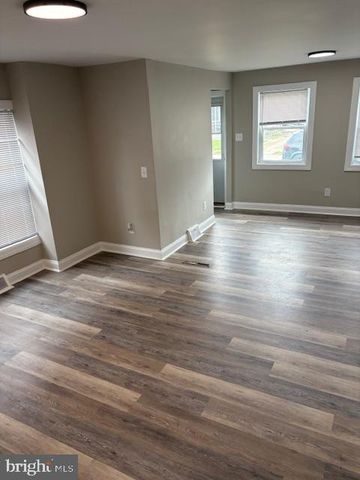 30 W PARKWAY AVE, Chester, PA 19013