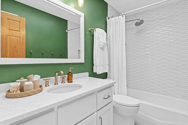 8441 W Lake Drive, Chanhassen, MN 55317