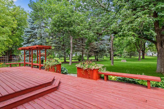8441 W Lake Drive, Chanhassen, MN 55317