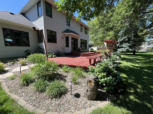 8441 W Lake Drive, Chanhassen, MN 55317