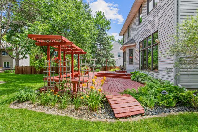 8441 W Lake Drive, Chanhassen, MN 55317