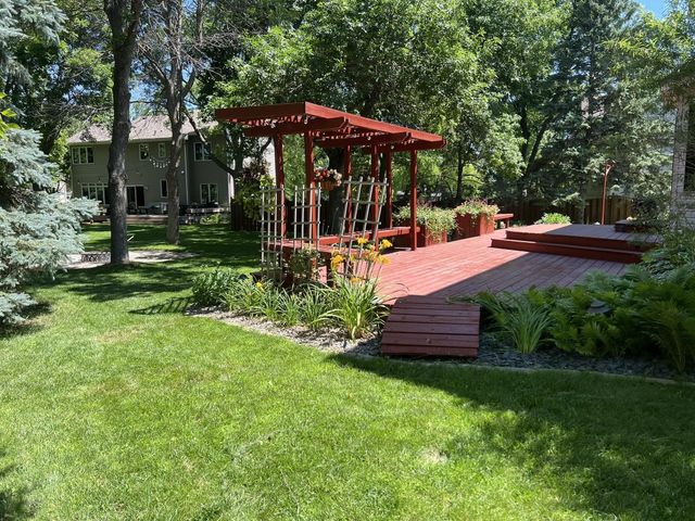 8441 W Lake Drive, Chanhassen, MN 55317