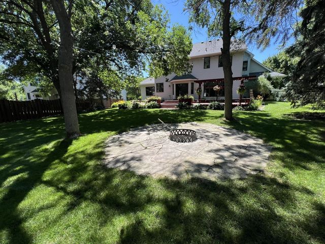 8441 W Lake Drive, Chanhassen, MN 55317
