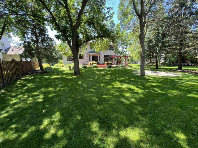 8441 W Lake Drive, Chanhassen, MN 55317