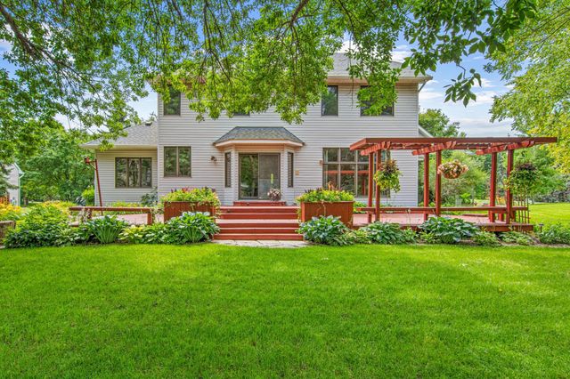 8441 W Lake Drive, Chanhassen, MN 55317