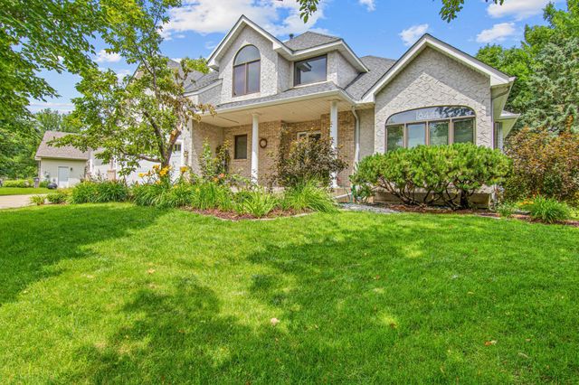 8441 W Lake Drive, Chanhassen, MN 55317