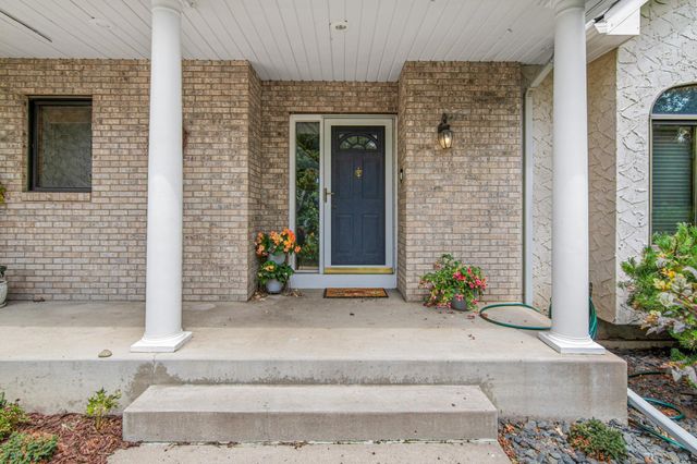 8441 W Lake Drive, Chanhassen, MN 55317