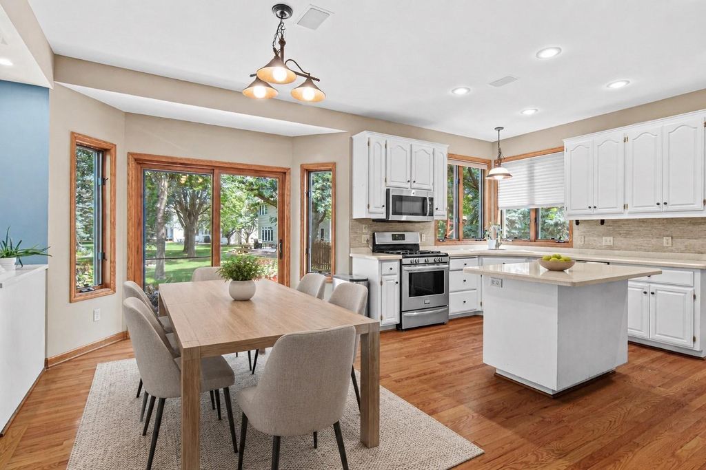 8441 W Lake Drive, Chanhassen, MN 55317 — photo 2