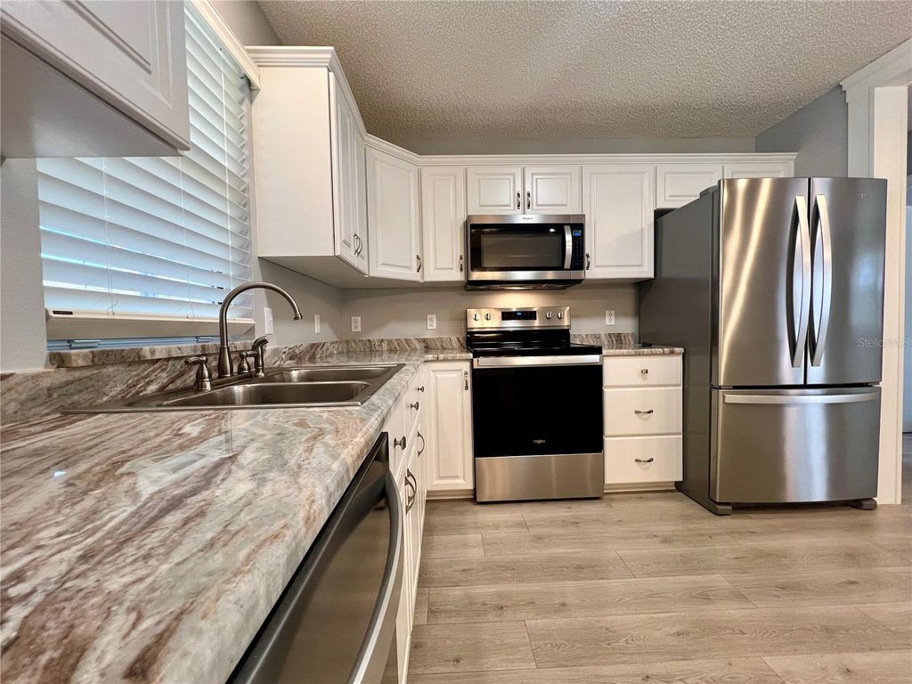 Image 6 of property listing at 1305 LEONE LANE, The Villages, FL 32159