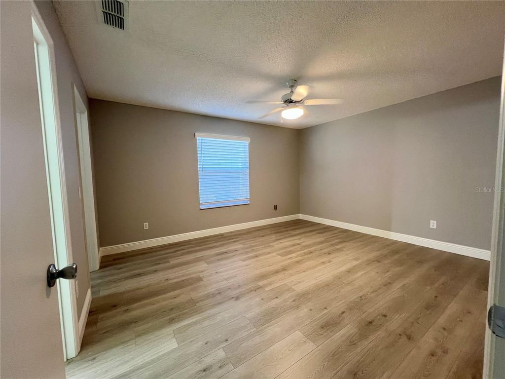 Image 9 of property listing at 1305 LEONE LANE, The Villages, FL 32159