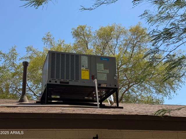 2206 W VISTA Avenue, Phoenix, AZ 85021