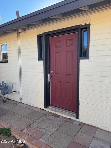 2206 W VISTA Avenue, Phoenix, AZ 85021