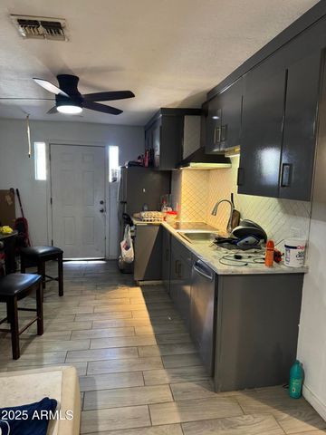 2206 W VISTA Avenue, Phoenix, AZ 85021