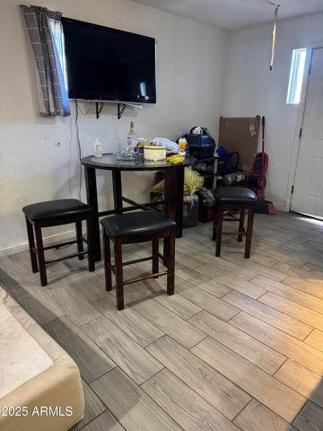 2206 W VISTA Avenue, Phoenix, AZ 85021