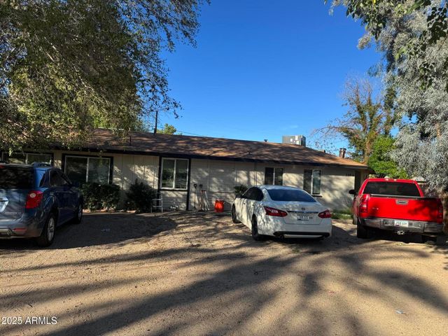 2206 W VISTA Avenue, Phoenix, AZ 85021