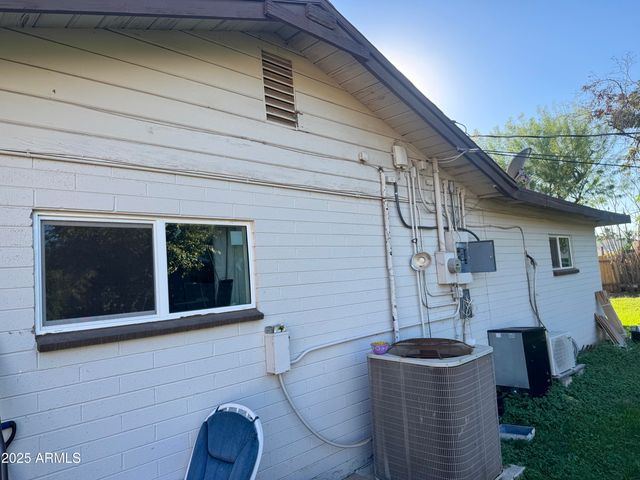 2206 W VISTA Avenue, Phoenix, AZ 85021