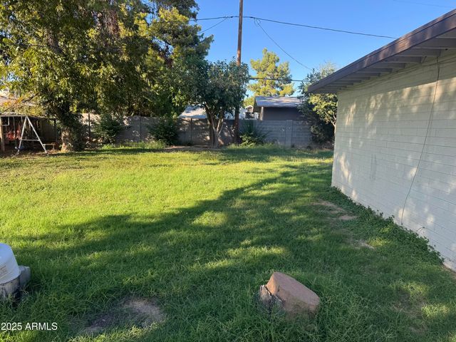 2206 W VISTA Avenue, Phoenix, AZ 85021