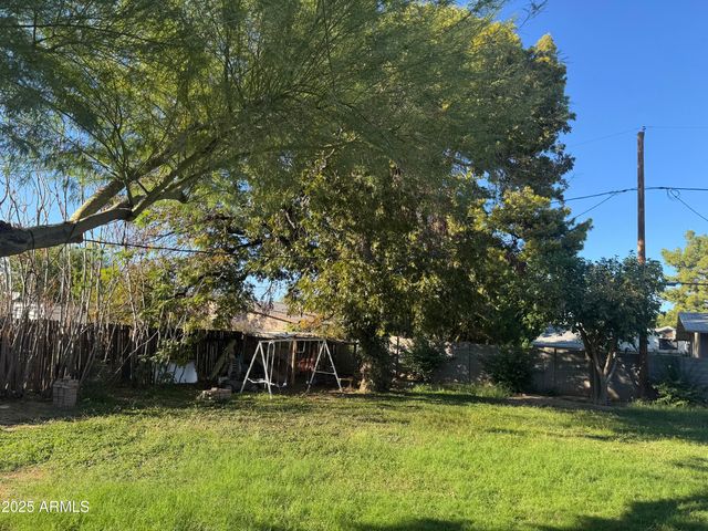 2206 W VISTA Avenue, Phoenix, AZ 85021