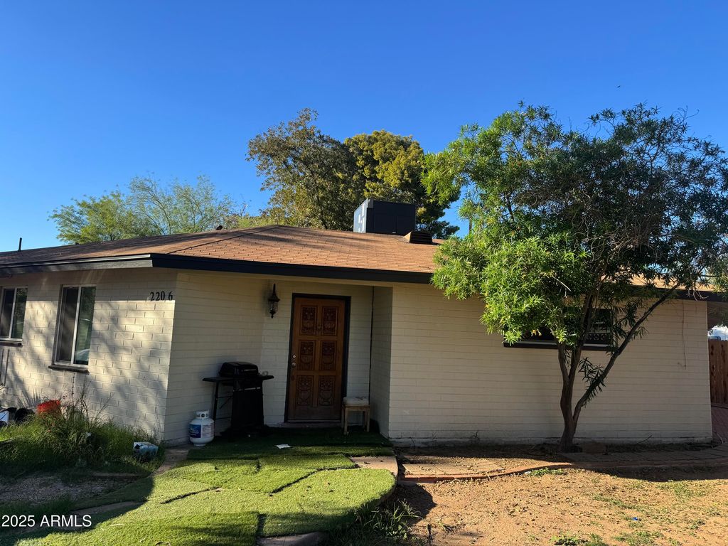 2206 W VISTA Avenue, Phoenix, AZ 85021