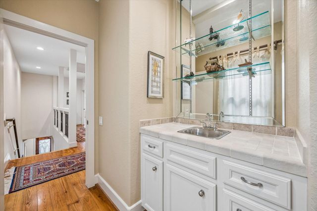 706 E 12th Street, Houston, TX 77008