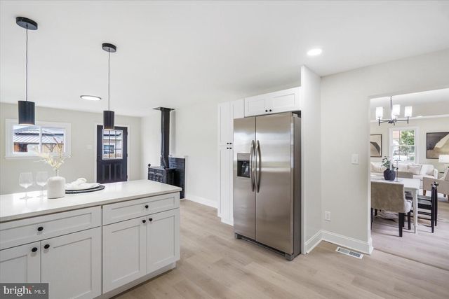 16 AVENAL RD, Essex, MD 21221