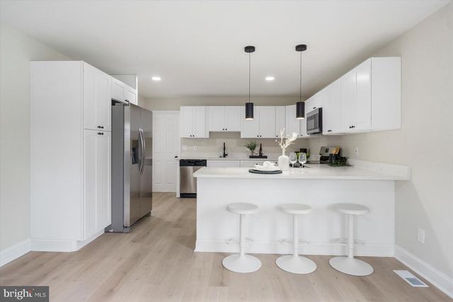 16 AVENAL RD, Essex, MD 21221
