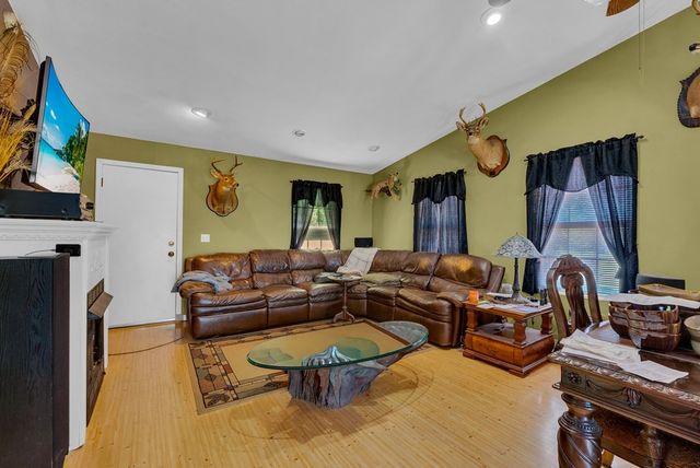 3635 Louisville Rd, Louisville, TN 37777