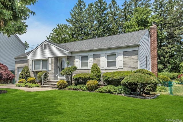83 Knickerbocker Road, Plainview, NY 11803