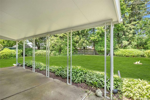 83 Knickerbocker Road, Plainview, NY 11803