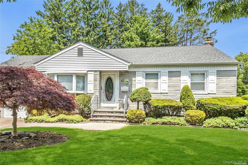 83 Knickerbocker Road, Plainview, NY 11803