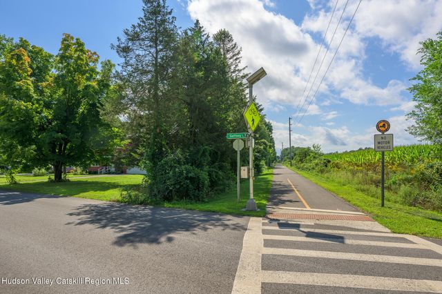 23 Gaffney Lane, Kinderhook, NY 12106