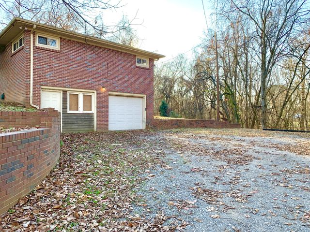 30 Bunker Hill Rd, Clarksville, TN 37042