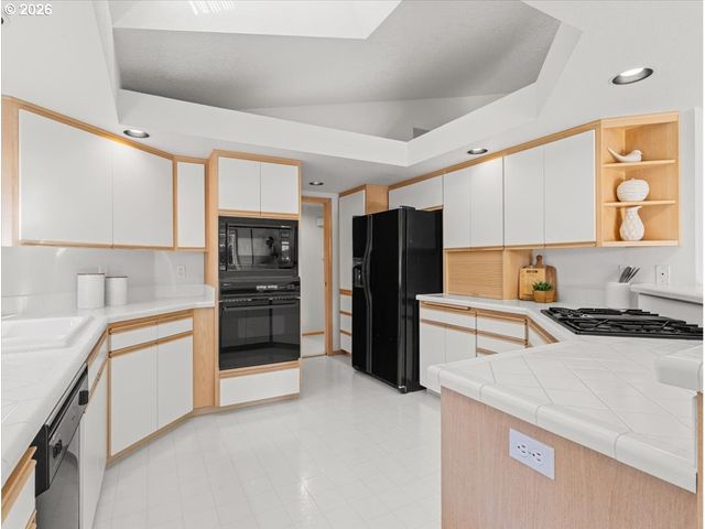 16044 Sw 129TH Ter, Portland, OR 97224