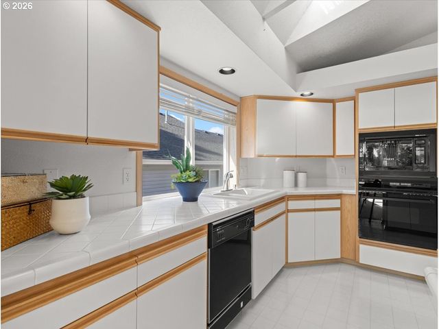 16044 Sw 129TH Ter, Portland, OR 97224