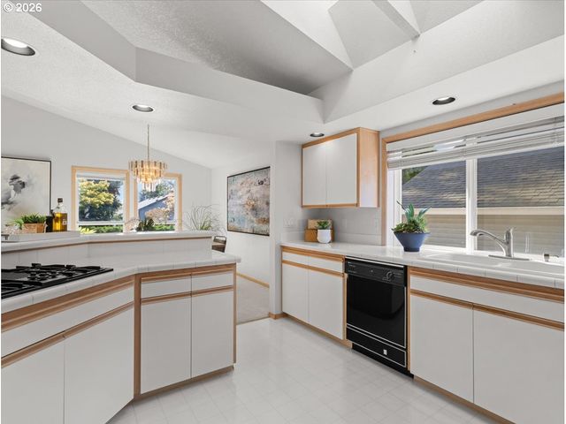 16044 Sw 129TH Ter, Portland, OR 97224