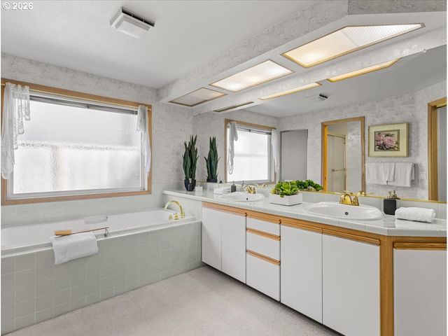 16044 Sw 129TH Ter, Portland, OR 97224