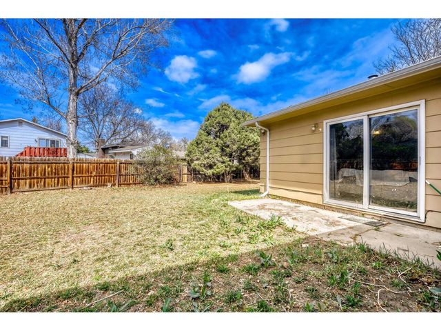 1620 Lakeridge Ct, Fort Collins, CO 80521